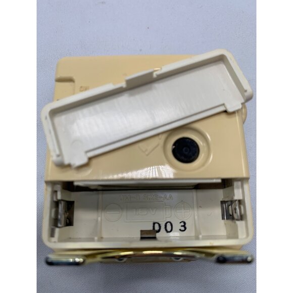 Vintage Bulova Quartz Japan-Made Alarm Clock Beige & Gold 3.5" Roman Numerals - Picture 8 of 8